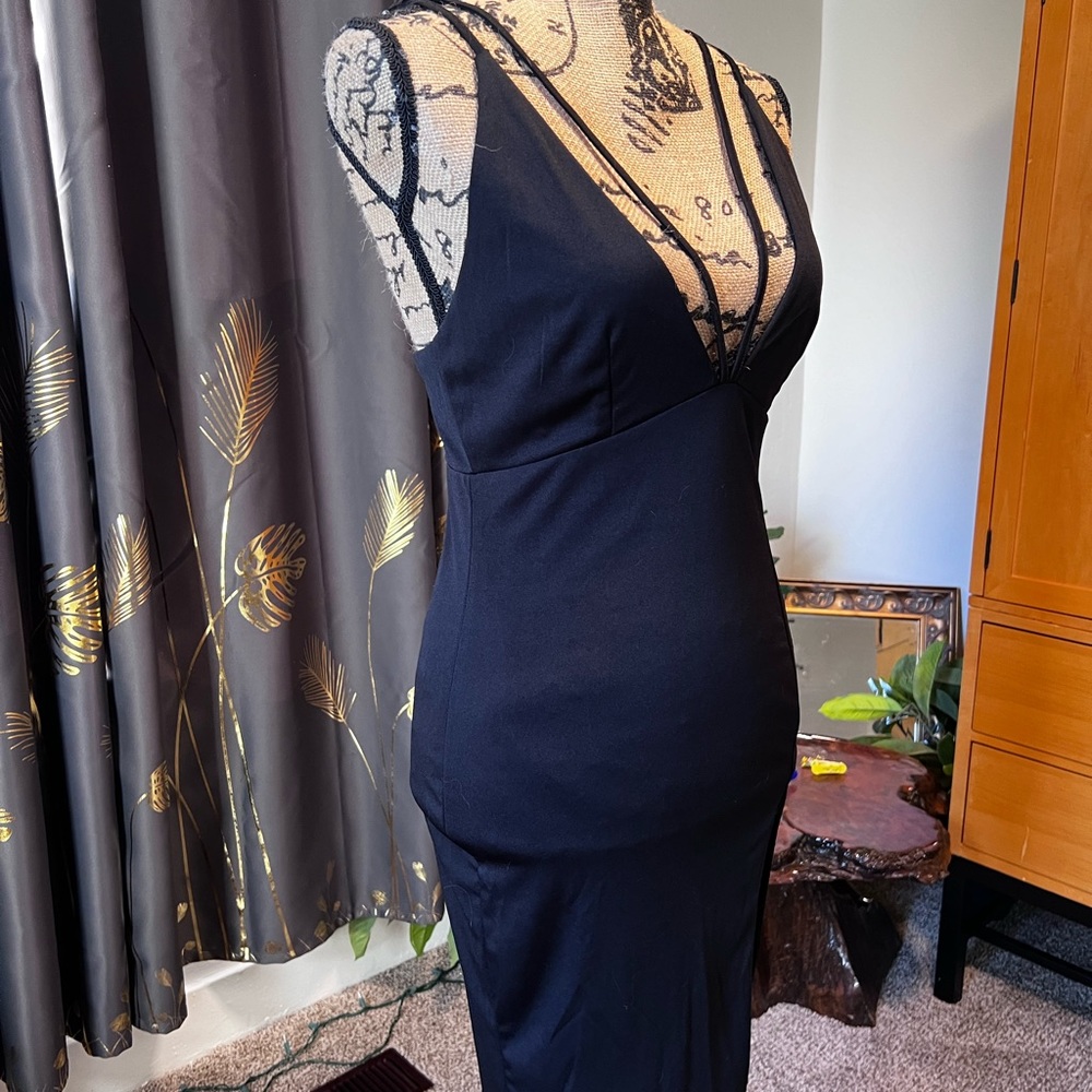 Dresses - Picture 10 of 12